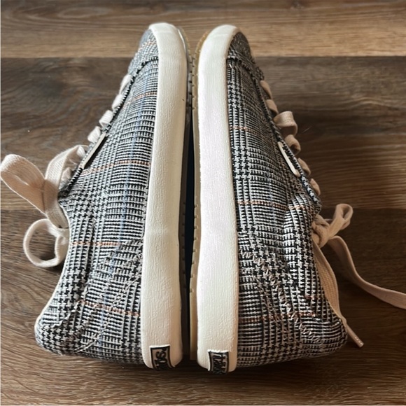 TAOS SZ 6.5 plaid sneakers.  Gently worn, great condition. - Picture 7 of 8